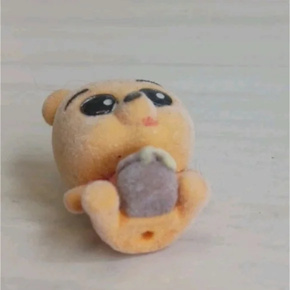 Disney Doorables Winnie The Pooh Flocked Figure Mini Toy - Picture 4 of 4